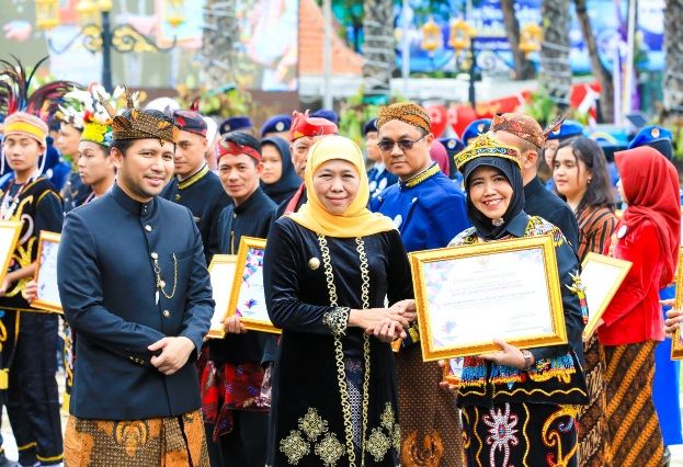 Gubernur Khofifah Beri Apresiasi Kepala SMK Negeri 2 Buduran