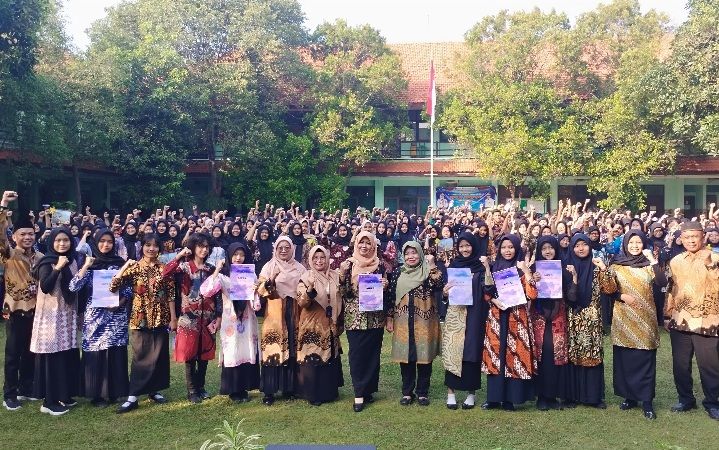 MPLS SMK Negeri 2 Buduran Hasilkan Inovasi Buku ‘Tunik Semarak’