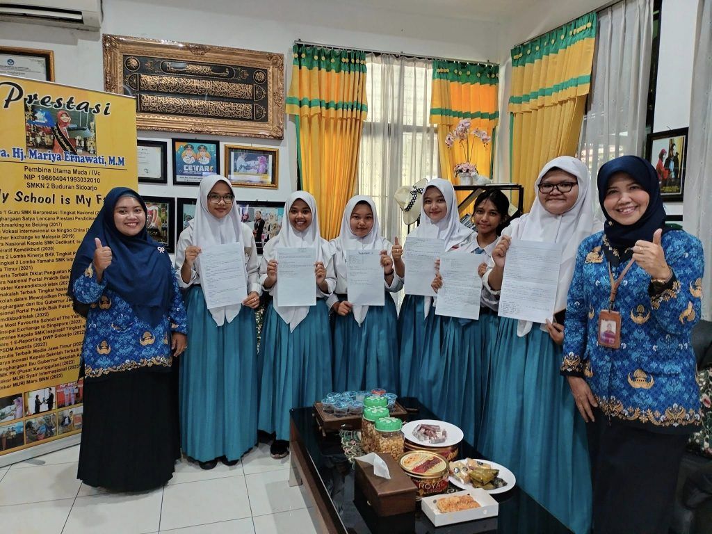 Aksinyata PMM Pembuatan Poster AAP (Ayo Atasi Perundungan) Bersama Bu Serlina