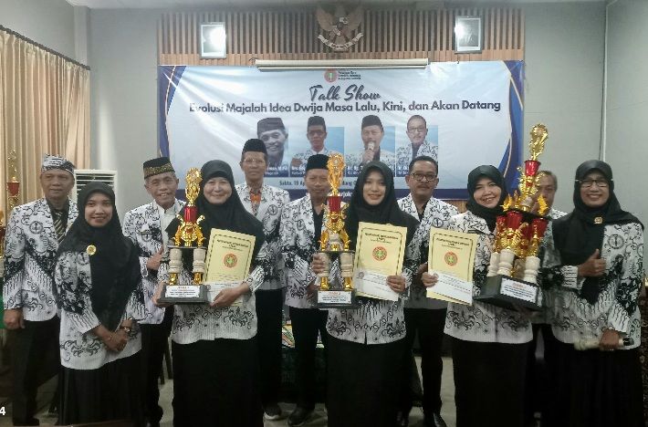Kompak, Kepala Sekolah dan Guru SMK Negeri 2 Buduran Juara I Lomba AIP 2025