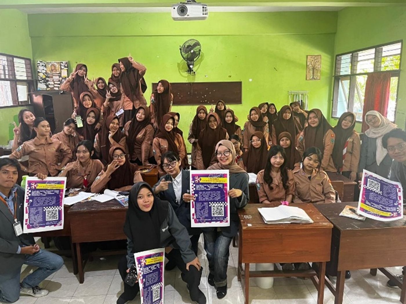 Dukung Asta Cita, Universitas Dinamika Teliti Faktor Siswa SMKN 2 Buduran Yang Tak Lanjut Kuliah