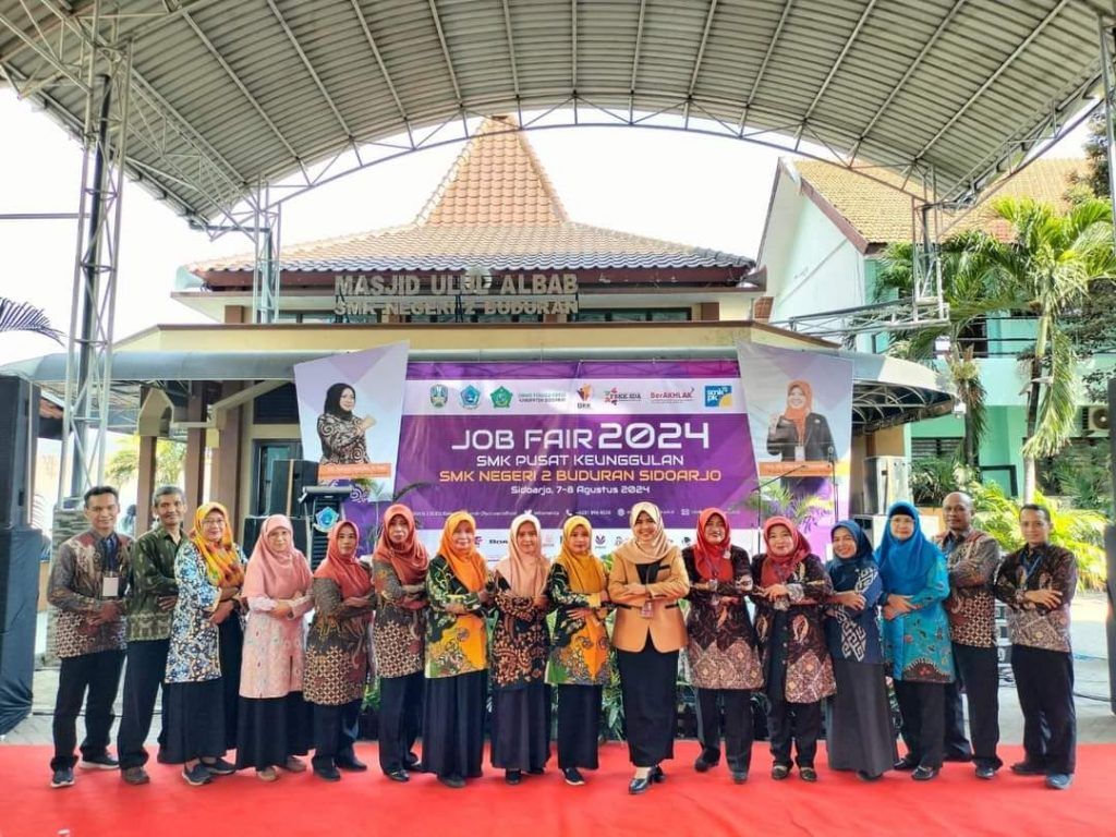 Job Fair 2024 SMK PK-SMK Negeri 2 Buduran Diserbu Ratusan Pencari Kerja