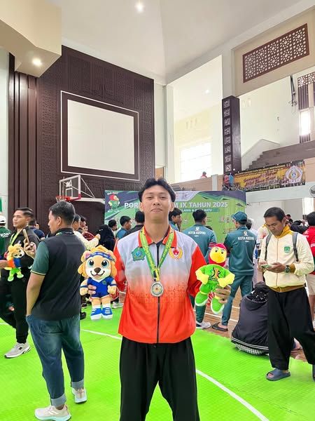 Selamat! Muhammad Alvin meraih Medali Perak Porprov Jatim Pencak Silat Ganda Putra