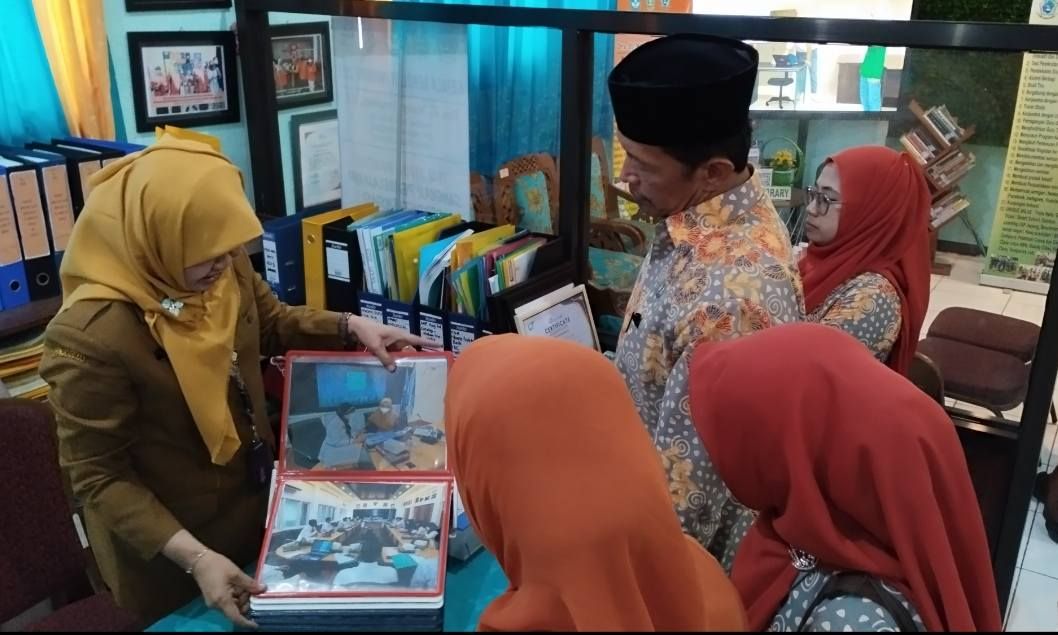 Kunjungan dan MOU SMPN 2 Gresik ke SMKN 2 Buduran studi tiru SRA ( Sekolah Ramah Anak)