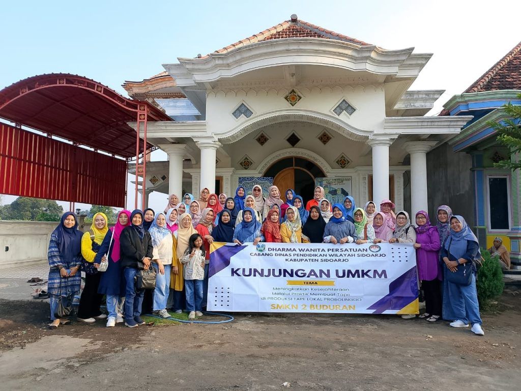 Giat DWP SMKN 2 Buduran dalam family gathering dan kunjungan UMKM Tape Manis