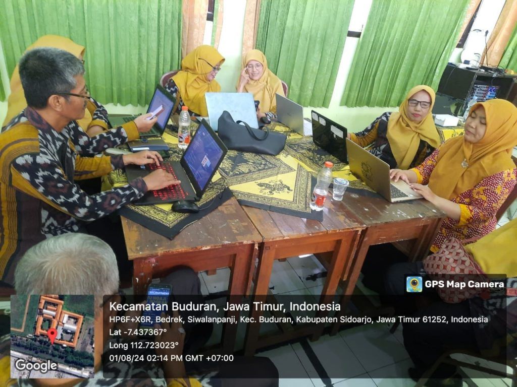 Workshop Grouping “MODEL PEMBELAJARAN BERPENDEKATAN INTEGRATIF” dipandu ibu Dr.Suryatri Darmiatun,S.Si,M.T